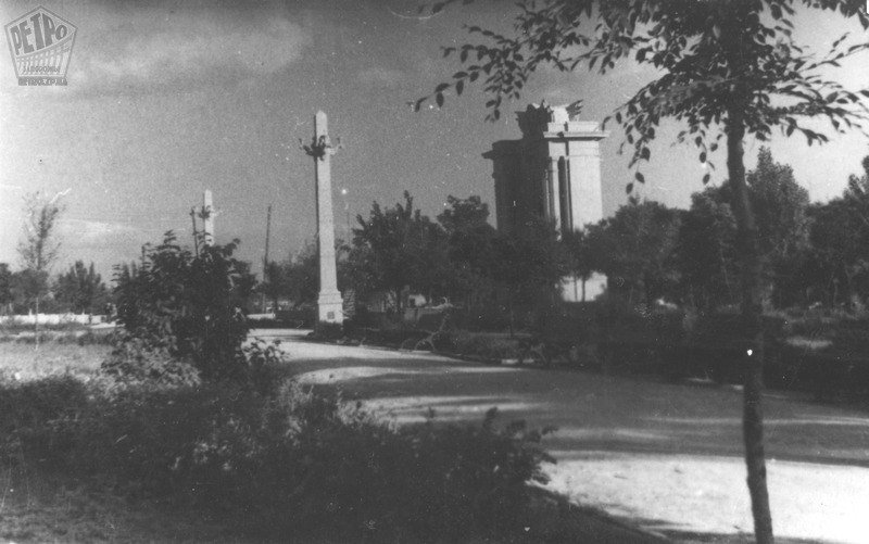 Прогулки по Запорожью с Романом Акбашем: гуляем по Горького-Почтовой (фото) - фото 30 Прогулки по Запорожью с Романом Акбашем: гуляем по Горького-Почтовой (фото) - фото 30