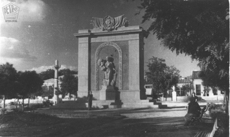 Прогулки по Запорожью с Романом Акбашем: гуляем по Горького-Почтовой (фото) - фото 30 Прогулки по Запорожью с Романом Акбашем: гуляем по Горького-Почтовой (фото) - фото 30