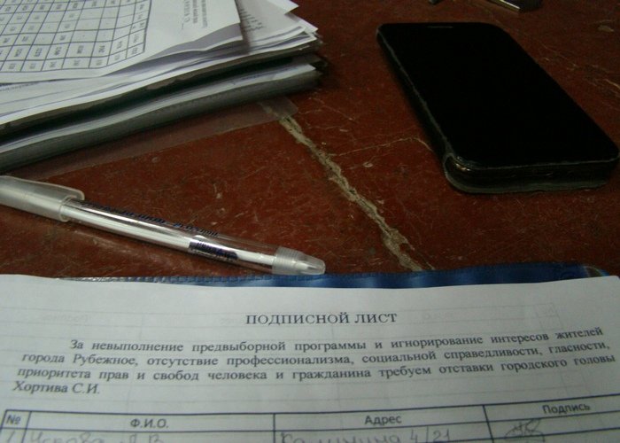 Еще один город Луганщины может погрузиться в беспросветную анархию (ФОТО и ВИДЕО) (фото) - фото 1 Еще один город Луганщины может погрузиться в беспросветную анархию (ФОТО и ВИДЕО) (фото) - фото 1
