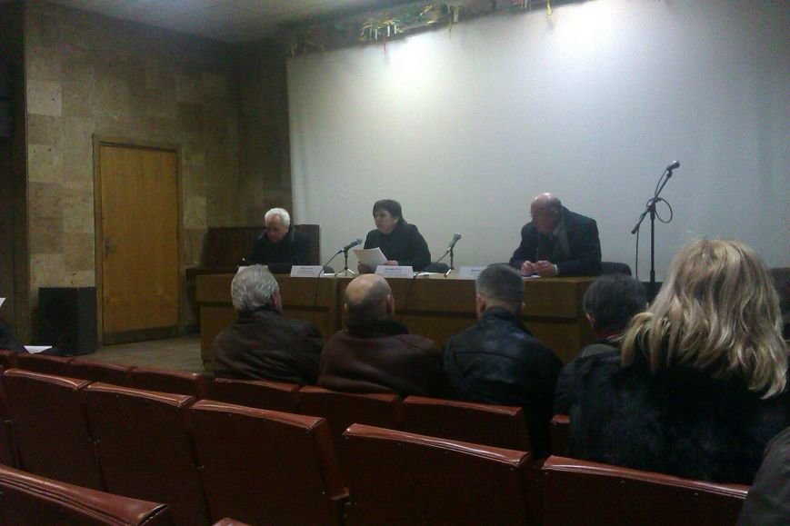 В Днепродзержинске обсудили проблему демонтированных памятников и памятных знаков тоталитарной эпохи (фото) - фото 1 В Днепродзержинске обсудили проблему демонтированных памятников и памятных знаков тоталитарной эпохи (фото) - фото 1