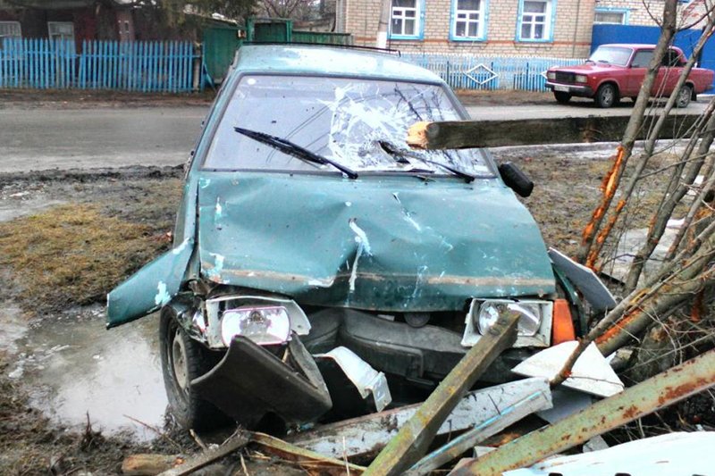 В Белгородском районе легковушка столкнулась с тягачом (фото) - фото 4 В Белгородском районе легковушка столкнулась с тягачом (фото) - фото 4