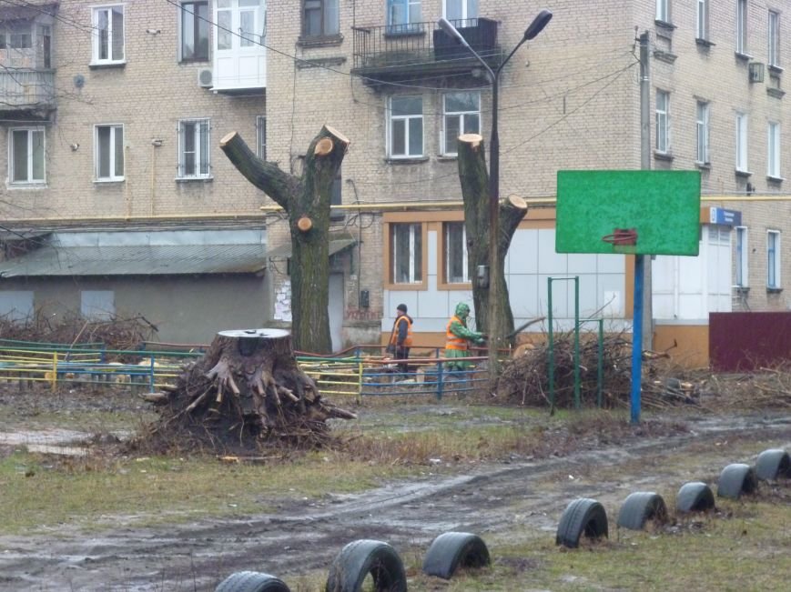 В Красноармейске часть проспекта Шахтостроителей вновь осталась без электроэнергии (фото) - фото 1 В Красноармейске часть проспекта Шахтостроителей вновь осталась без электроэнергии (фото) - фото 1