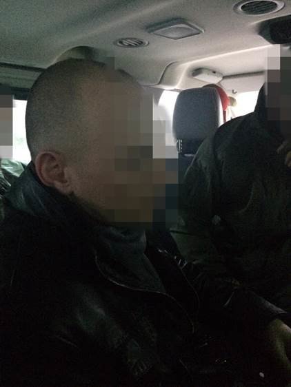 У кабінеті заступника прокурора Тернопільщини знайшли 50 тисяч доларів – СБУ (фото) (фото) - фото 1 У кабінеті заступника прокурора Тернопільщини знайшли 50 тисяч доларів – СБУ (фото) (фото) - фото 1