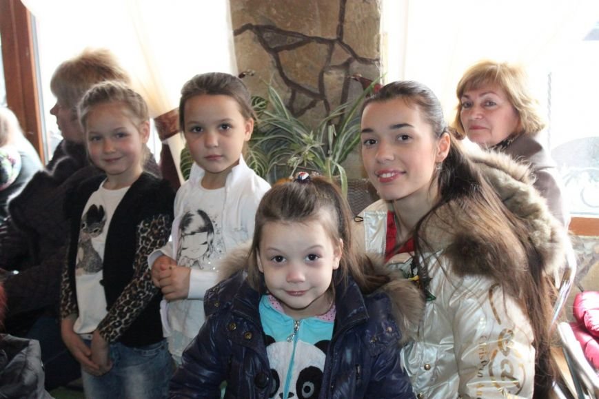 В Алупке провели концерт «Слава армии родной» (фото) - фото 1 В Алупке провели концерт «Слава армии родной» (фото) - фото 1