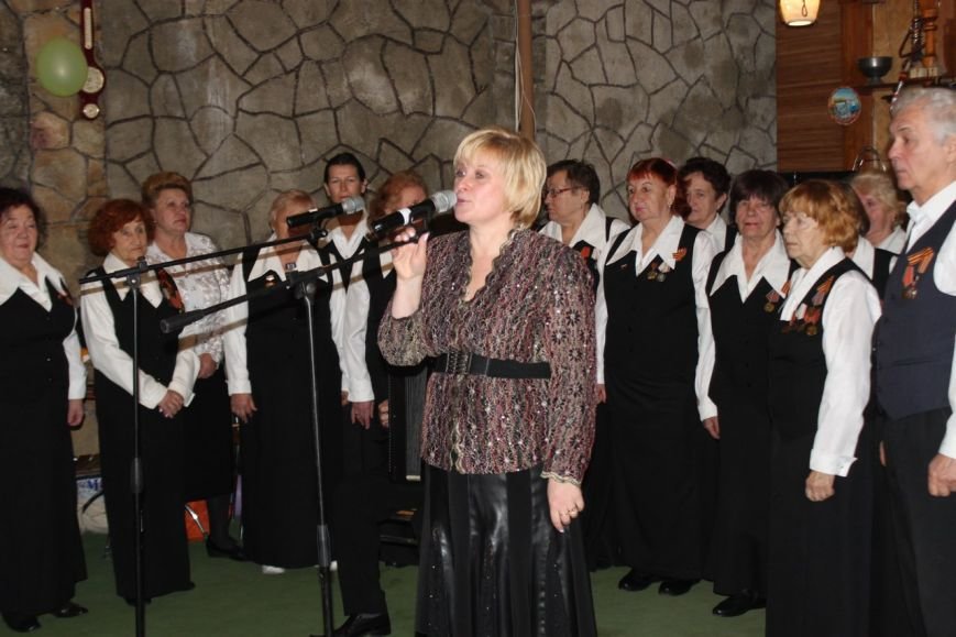 В Алупке провели концерт «Слава армии родной» (фото) - фото 1 В Алупке провели концерт «Слава армии родной» (фото) - фото 1
