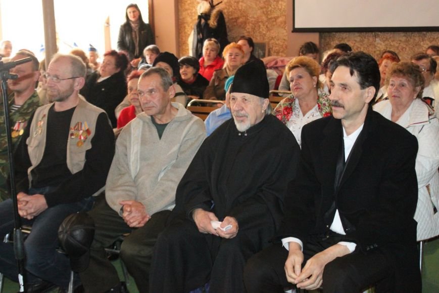 В Алупке провели концерт «Слава армии родной» (фото) - фото 1 В Алупке провели концерт «Слава армии родной» (фото) - фото 1
