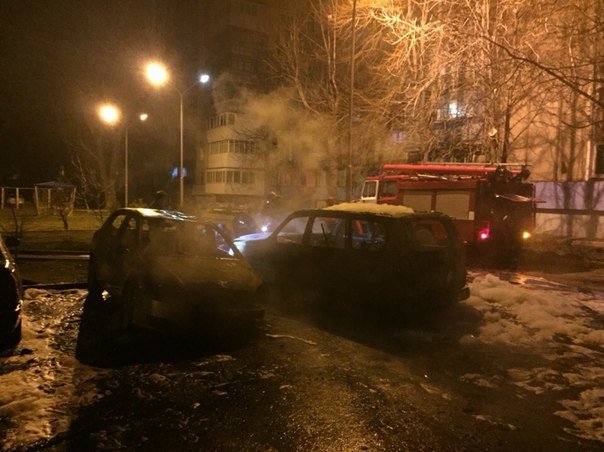 Взрывы, пожар, паника: Под Одессой одним махом сожгли три машины (ФОТО, ВИДЕО) (фото) - фото 1