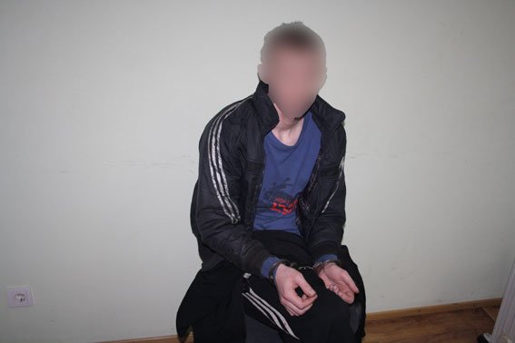 «Украл, выпил – в тюрьму. Романтика!» В Кременчуге задержаны уголовники, напавшие на таксиста (ФОТО) (фото) - фото 1 «Украл, выпил – в тюрьму. Романтика!» В Кременчуге задержаны уголовники, напавшие на таксиста (ФОТО) (фото) - фото 1