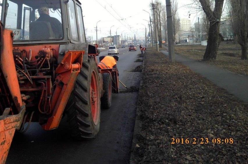 Весенняя уборка в Кременчуге: с сегодняшнего дня в городе начинает работать автопылесос (фото) - фото 1 Весенняя уборка в Кременчуге: с сегодняшнего дня в городе начинает работать автопылесос (фото) - фото 1