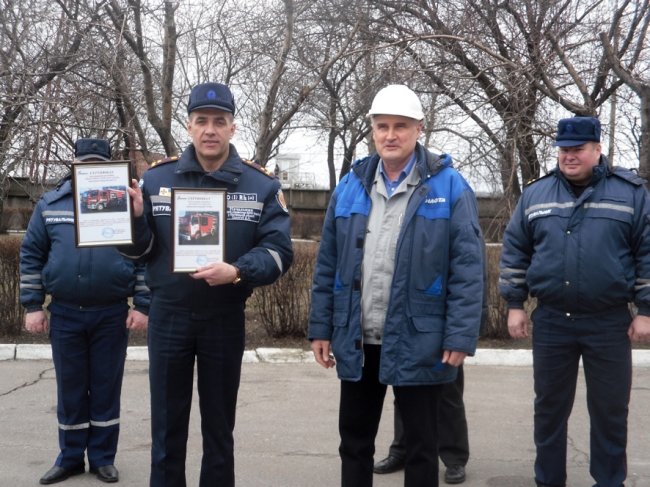 Кременчугские спасатели получили два новеньких пожарных автомобиля от ПАО Кременчугские спасатели получили два новеньких пожарных автомобиля от ПАО