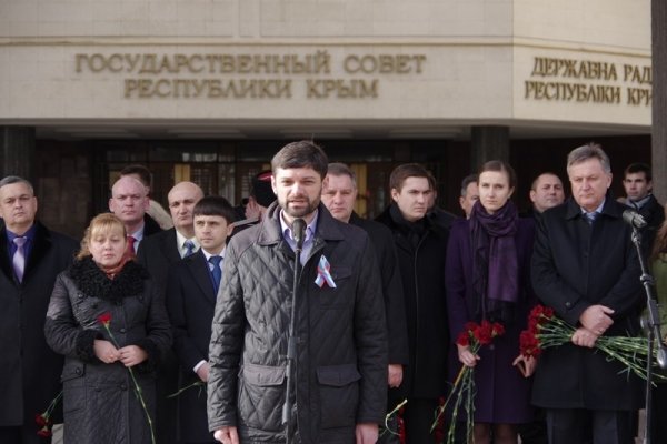 В Симферополе прошел митинг, посвященный памяти крымчан, погибших в ходе событий 26 февраля 2014 года (ФОТО) (фото) - фото 1 В Симферополе прошел митинг, посвященный памяти крымчан, погибших в ходе событий 26 февраля 2014 года (ФОТО) (фото) - фото 1