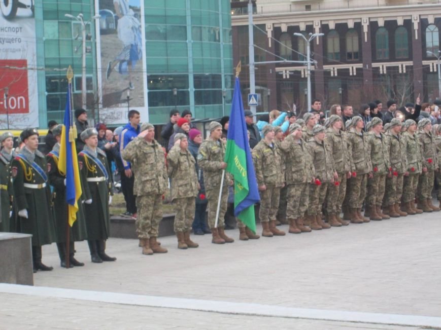В Одессе на площади 10-го апреля поздравили выпускников военной академии (ФОТО) (фото) - фото 1