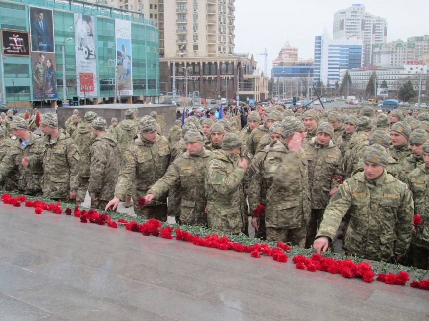 В Одессе на площади 10-го апреля поздравили выпускников военной академии (ФОТО) (фото) - фото 1