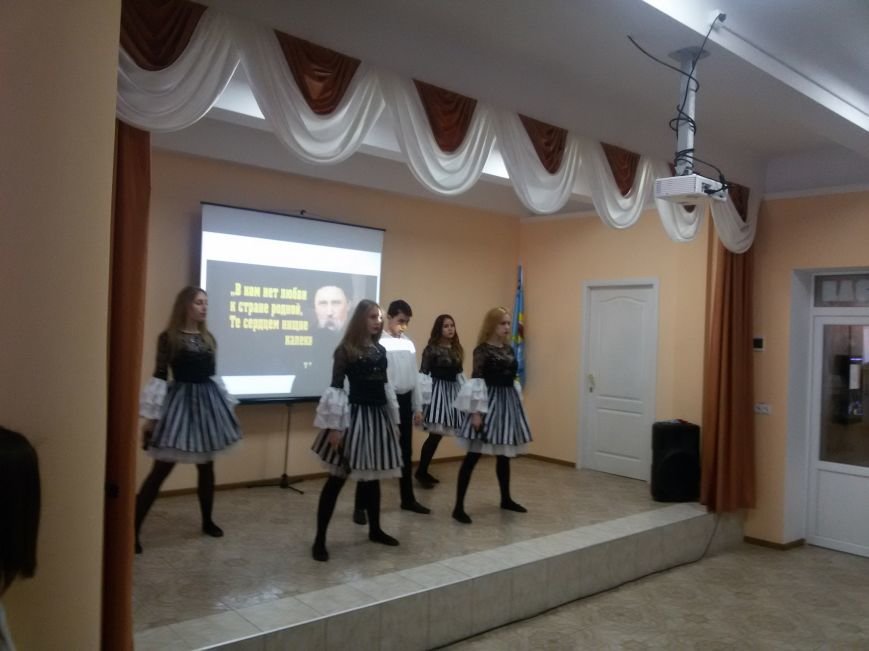 Защитники Широкино ели торты и слушали песни вместе с мариупольскими лицеистами (ФОТО) (фото) - фото 1 Защитники Широкино ели торты и слушали песни вместе с мариупольскими лицеистами (ФОТО) (фото) - фото 1