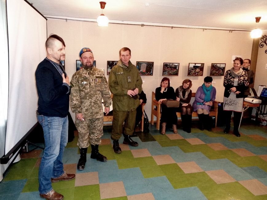 Юным днепродзержинцам показали фотовыставку Юным днепродзержинцам показали фотовыставку