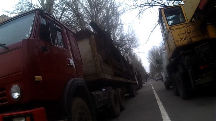 В Донецке боевики вывозят В Донецке боевики вывозят