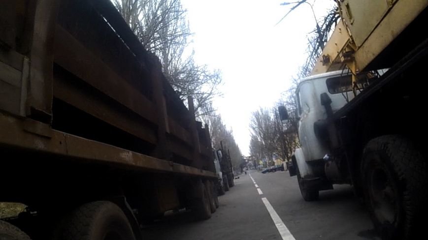 В Донецке боевики вывозят В Донецке боевики вывозят