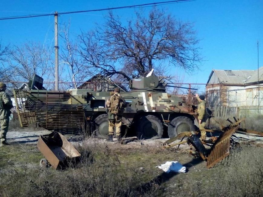 Разведчики ВСУ разминировали и вернули на базу БТР-3, утерянный Нацгвардией (ФОТО, ВИДЕО) (фото) - фото 1 Разведчики ВСУ разминировали и вернули на базу БТР-3, утерянный Нацгвардией (ФОТО, ВИДЕО) (фото) - фото 1