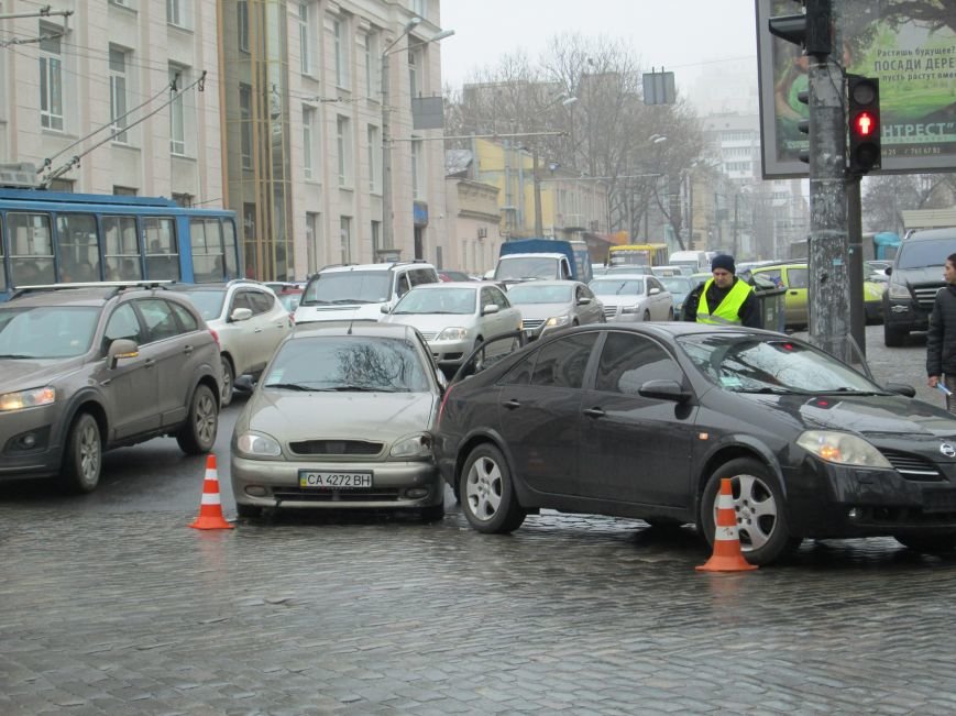 Из-за аварии в центре Одессы транспортный коллапс (ФОТО) (фото) - фото 1