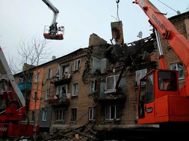 В Макеевке ликвидируют последствия взрыва газа в жилом доме (фото) (фото) - фото 3 В Макеевке ликвидируют последствия взрыва газа в жилом доме (фото) (фото) - фото 3