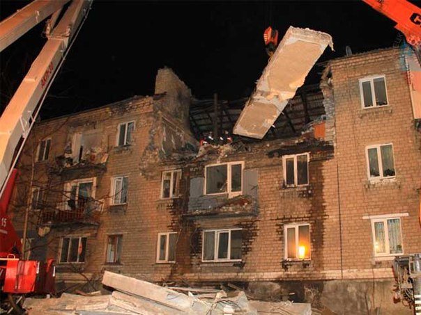 В Макеевке ликвидируют последствия взрыва газа в жилом доме (фото) (фото) - фото 5 В Макеевке ликвидируют последствия взрыва газа в жилом доме (фото) (фото) - фото 5