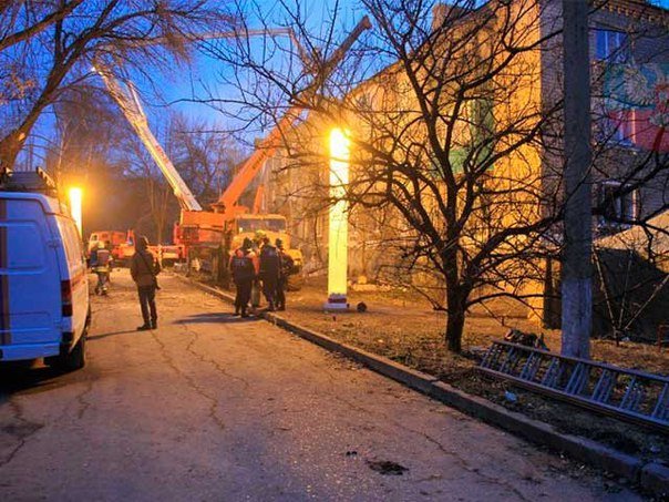 В Макеевке ликвидируют последствия взрыва газа в жилом доме (фото) (фото) - фото 1 В Макеевке ликвидируют последствия взрыва газа в жилом доме (фото) (фото) - фото 1