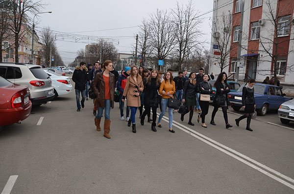 В Майкопе студенты МГТУ побывали на прогулке по «шварцевскому» городу (фото) - фото 2 В Майкопе студенты МГТУ побывали на прогулке по «шварцевскому» городу (фото) - фото 2