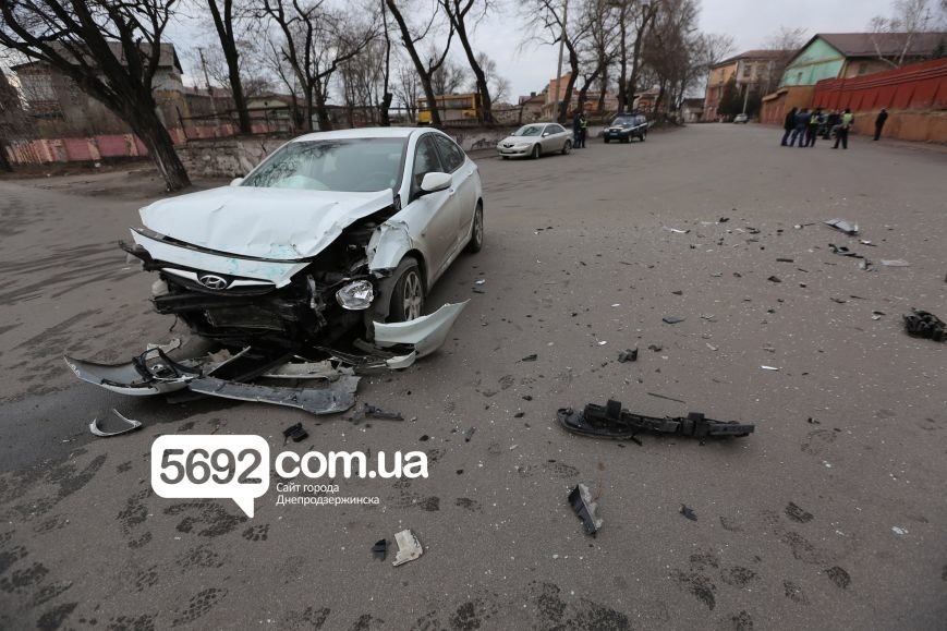 в Днепродзержинске в отношении полицейского, устроившего ДТП, проводится служебное расследование (фото) - фото 2 в Днепродзержинске в отношении полицейского, устроившего ДТП, проводится служебное расследование (фото) - фото 2