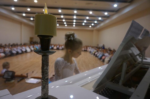 В школе №335 открыли сезон балов: школьники узнали, что такое менуэт и падепатинер (фото) - фото 1 В школе №335 открыли сезон балов: школьники узнали, что такое менуэт и падепатинер (фото) - фото 1