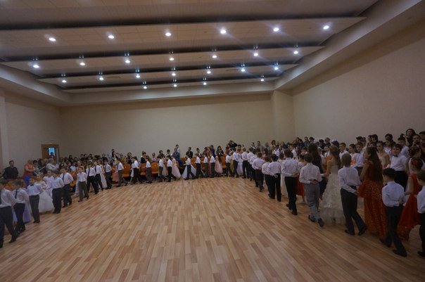 В школе №335 открыли сезон балов: школьники узнали, что такое менуэт и падепатинер (фото) - фото 1 В школе №335 открыли сезон балов: школьники узнали, что такое менуэт и падепатинер (фото) - фото 1