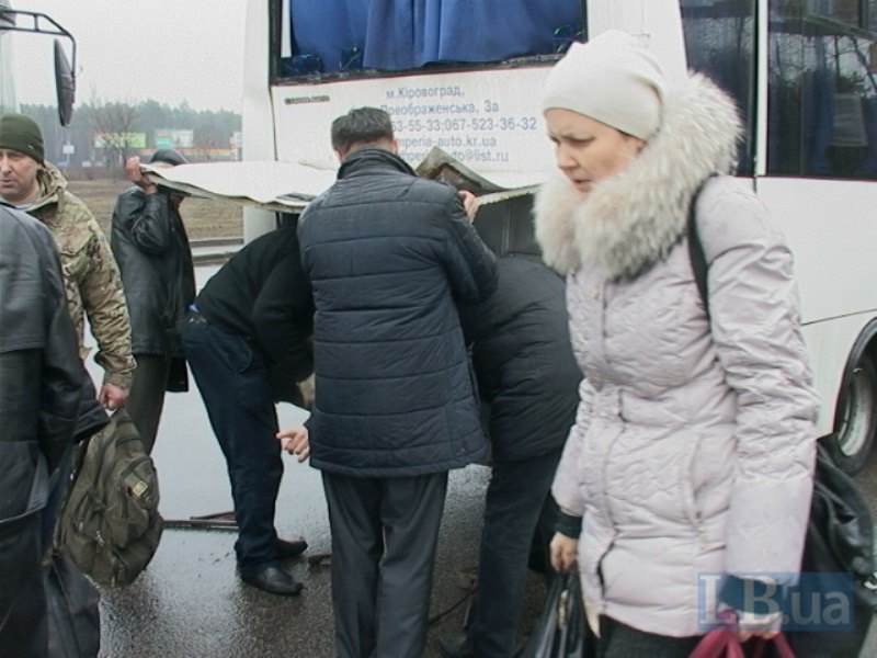 В Киеве грузовик протаранил кировоградский автобус. ФОТО (фото) - фото 1 В Киеве грузовик протаранил кировоградский автобус. ФОТО (фото) - фото 1