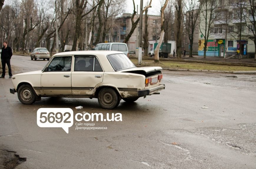 В Днепродзержинске столкнулись ВАЗ и мотоцикл: есть пострадавшие (фото) - фото 4 В Днепродзержинске столкнулись ВАЗ и мотоцикл: есть пострадавшие (фото) - фото 4