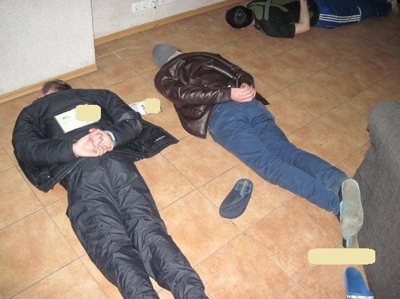 В одном из хостелов Киева обнаружили боевую гранату (ФОТО, ВИДЕО) (фото) - фото 1 В одном из хостелов Киева обнаружили боевую гранату (ФОТО, ВИДЕО) (фото) - фото 1