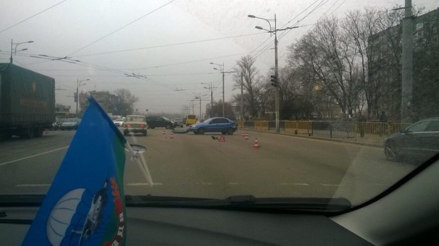 ДТП на пр.Слобожанского: Фура врезалась в легковое авто (ФОТО) (фото) - фото 2 ДТП на пр.Слобожанского: Фура врезалась в легковое авто (ФОТО) (фото) - фото 2