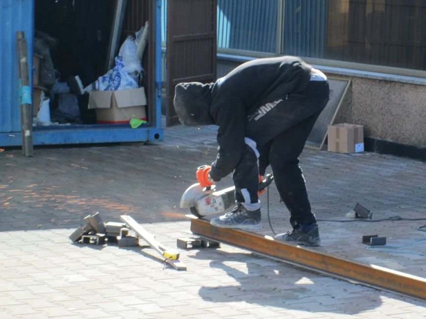Недружелюбные рабочие демонтируют здание Одесского морвокзала (ФОТО) (фото) - фото 1