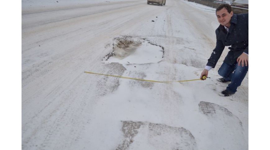 Ульяновец отметил день рождениz дорожной ямы (фото) - фото 1