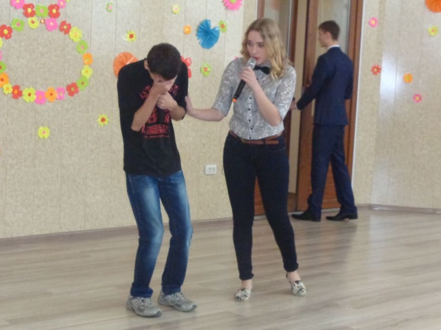 Послушные мужские сердца и изысканные слова: в ДонНТУ Красноармейска состоялся концерт, посвященный грядущему 8 марта (фото) - фото 7 Послушные мужские сердца и изысканные слова: в ДонНТУ Красноармейска состоялся концерт, посвященный грядущему 8 марта (фото) - фото 7