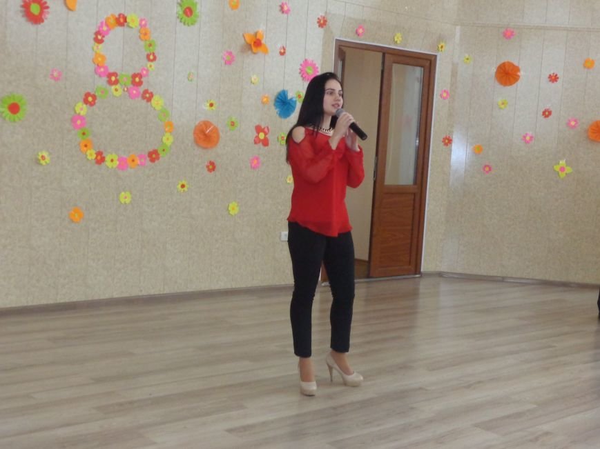 Послушные мужские сердца и изысканные слова: в ДонНТУ Красноармейска состоялся концерт, посвященный грядущему 8 марта (фото) - фото 13 Послушные мужские сердца и изысканные слова: в ДонНТУ Красноармейска состоялся концерт, посвященный грядущему 8 марта (фото) - фото 13
