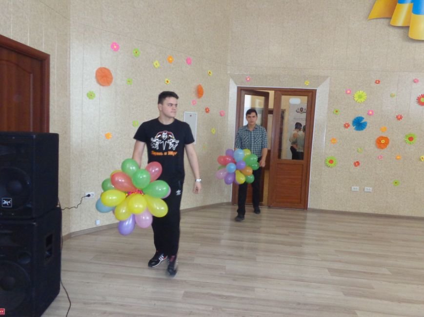 Послушные мужские сердца и изысканные слова: в ДонНТУ Красноармейска состоялся концерт, посвященный грядущему 8 марта (фото) - фото 26 Послушные мужские сердца и изысканные слова: в ДонНТУ Красноармейска состоялся концерт, посвященный грядущему 8 марта (фото) - фото 26
