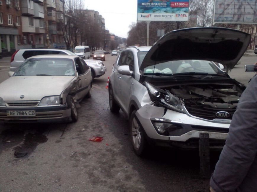 ДТП на проспекте Кирова: из-за маршрутки столкнулись Opel и KIA (ФОТО) (фото) - фото 6 ДТП на проспекте Кирова: из-за маршрутки столкнулись Opel и KIA (ФОТО) (фото) - фото 6