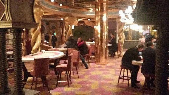 Феерическая наглость или как полицейские расправились с казино в центре Днепропетровска (ФОТО) (фото) - фото 1 Феерическая наглость или как полицейские расправились с казино в центре Днепропетровска (ФОТО) (фото) - фото 1