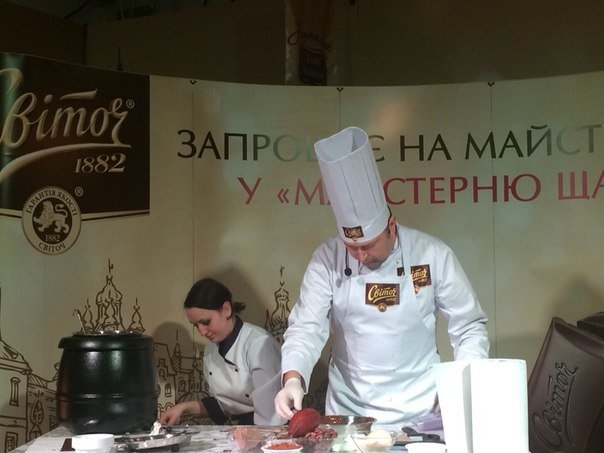 Солодощі та гігантська шоколадна фігура шахового коня: у Львові стартувало Національне Свято Шоколаду (фото) - фото 1 Солодощі та гігантська шоколадна фігура шахового коня: у Львові стартувало Національне Свято Шоколаду (фото) - фото 1