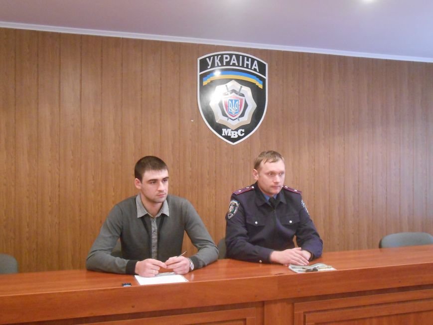 Пропавшую в Днепродзержинске несовершеннолетнюю девушку нашли в Верховцево (фото) - фото 1 Пропавшую в Днепродзержинске несовершеннолетнюю девушку нашли в Верховцево (фото) - фото 1