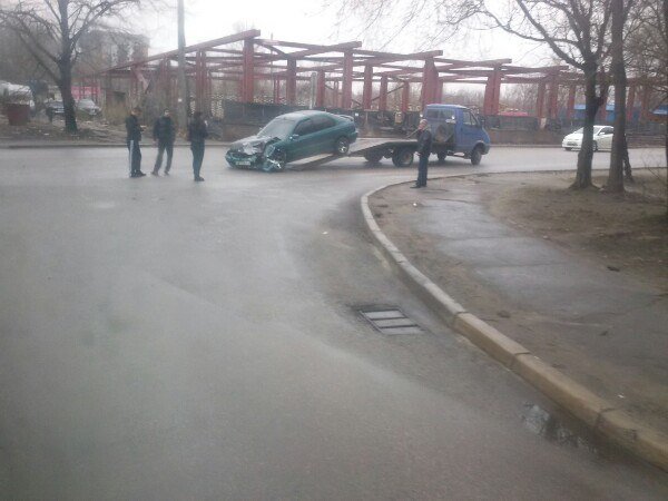 ДТП в Днепропетровске: авария с полицией, фура сбила мужчину и лобовое двух иномарок (ФОТО) (фото) - фото 2 ДТП в Днепропетровске: авария с полицией, фура сбила мужчину и лобовое двух иномарок (ФОТО) (фото) - фото 2