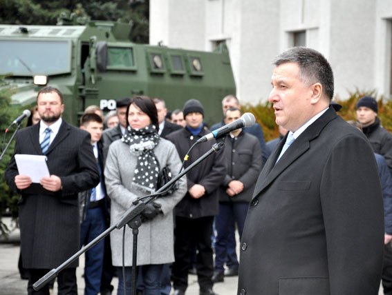 Присягу 245 полтавских патрульных полицейских принимали Премьер-министр и Министр МВД (фото и видео) (фото) - фото 1 Присягу 245 полтавских патрульных полицейских принимали Премьер-министр и Министр МВД (фото и видео) (фото) - фото 1