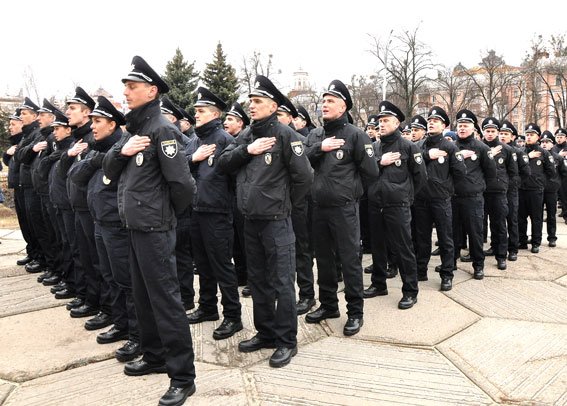 Присягу 245 полтавских патрульных полицейских принимали Премьер-министр и Министр МВД (фото и видео) (фото) - фото 1 Присягу 245 полтавских патрульных полицейских принимали Премьер-министр и Министр МВД (фото и видео) (фото) - фото 1
