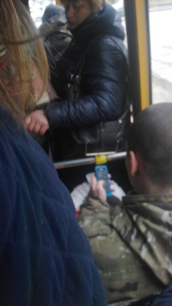 Соцсети возмутил военный, который забыл уступить место женщинам в одесской маршрутке (ФОТО) (фото) - фото 1