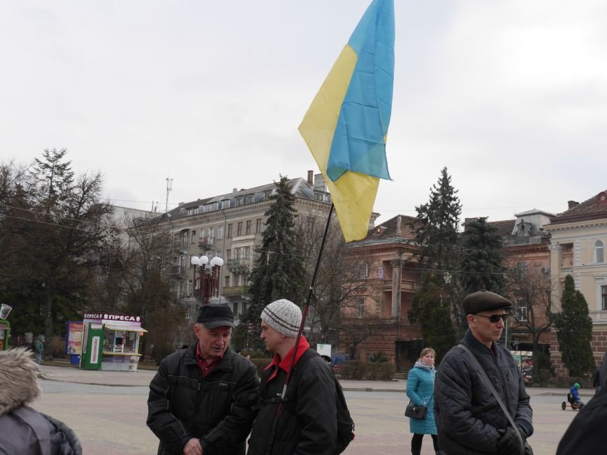 На Театральному майдані Тернополя провели акцію на підтримку Надії Савченко (Фото) (фото) - фото 1 На Театральному майдані Тернополя провели акцію на підтримку Надії Савченко (Фото) (фото) - фото 1