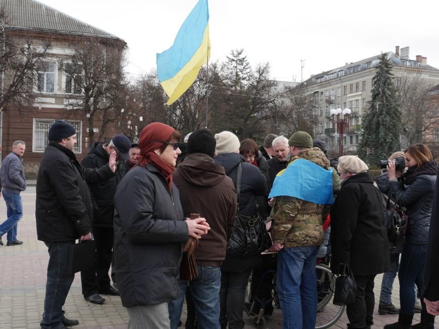 На Театральному майдані Тернополя провели акцію на підтримку Надії Савченко (Фото) (фото) - фото 1 На Театральному майдані Тернополя провели акцію на підтримку Надії Савченко (Фото) (фото) - фото 1