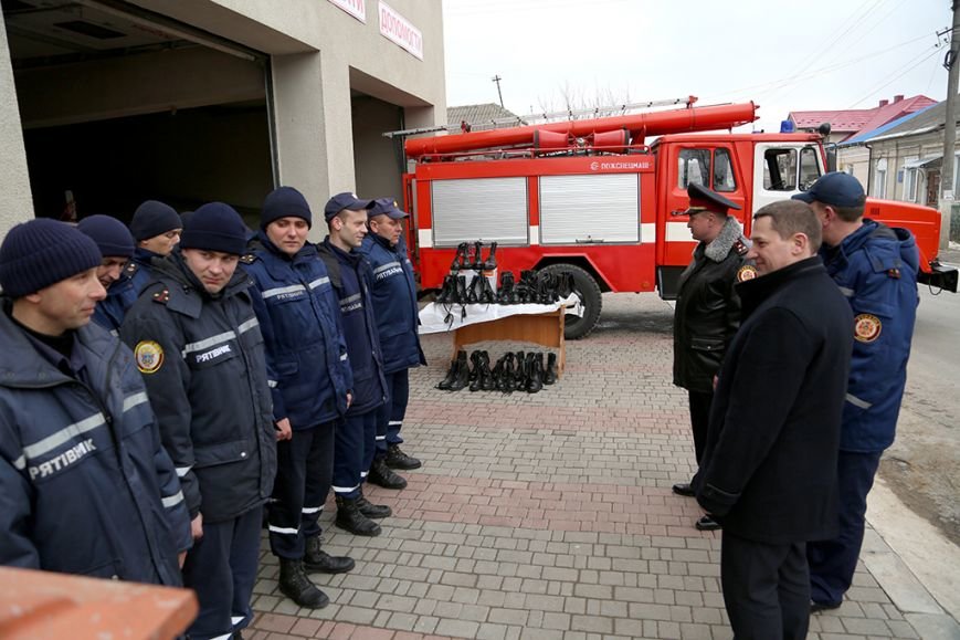 Рятувальники Монастириського району отримали спецвзуття від нардепа Миколи Люшняка (фото) - фото 1 Рятувальники Монастириського району отримали спецвзуття від нардепа Миколи Люшняка (фото) - фото 1